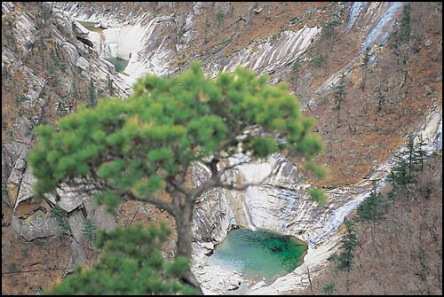 선녀와 나무꾼의 전설이 전해온다는 상팔담 세번째 담. 